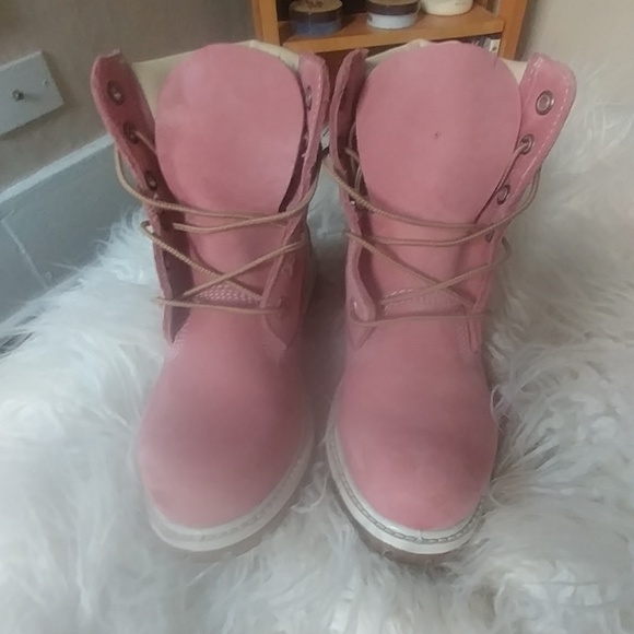 Pink Timberlands - Picture 2 of 4